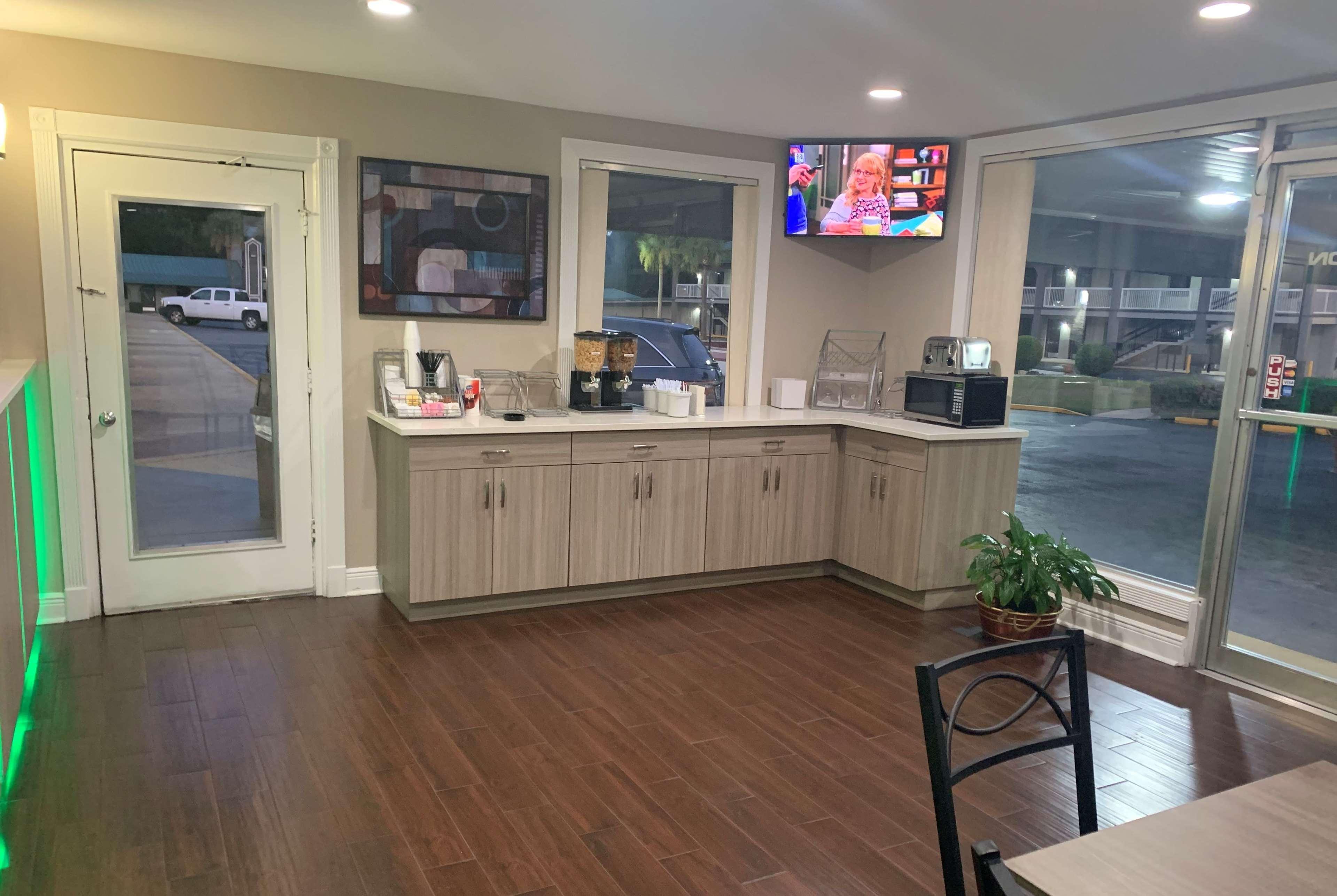 Motel Super 8 By Wyndham Pensacola Nas Area Beach Haven Esterno foto