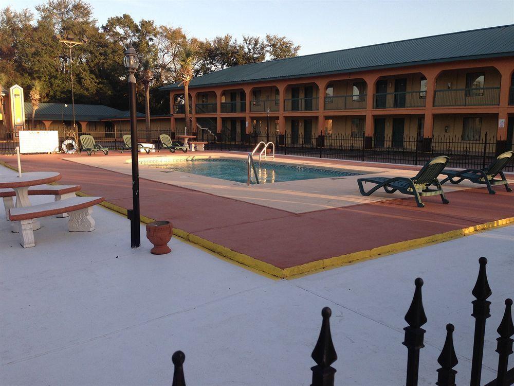 Motel Super 8 By Wyndham Pensacola Nas Area Beach Haven Esterno foto
